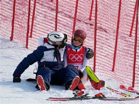 shiffrin news|Mikaela Shiffrin crashes out of women’s giant slalom amid chase。